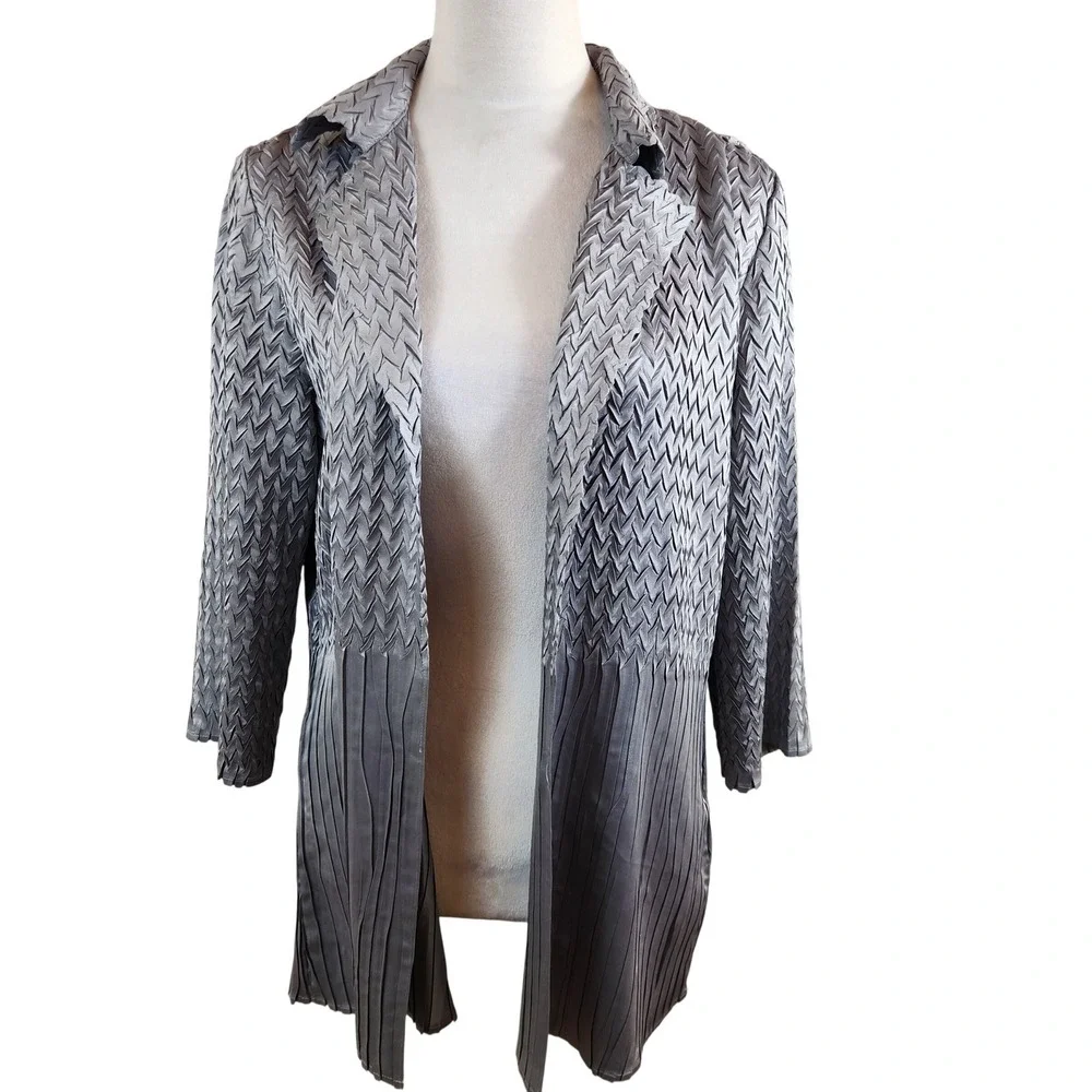 Chico's 1 Travelers Gray Textured Smocked Pleated Open Front Jacket Topper Sz M